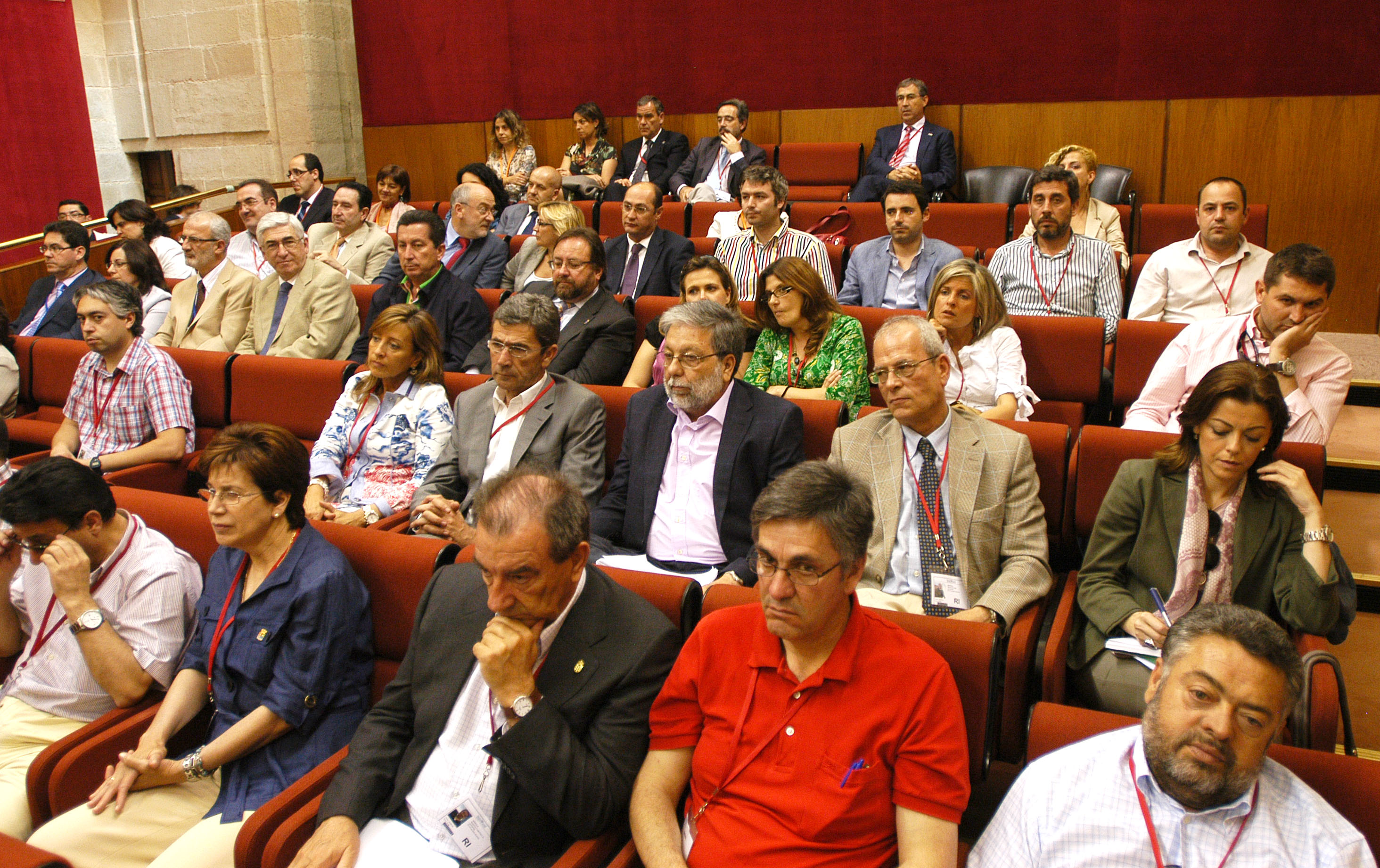 Alcaldes andaluces presentes en la sesión parlamentaria en la que se aprobaron las leyes
